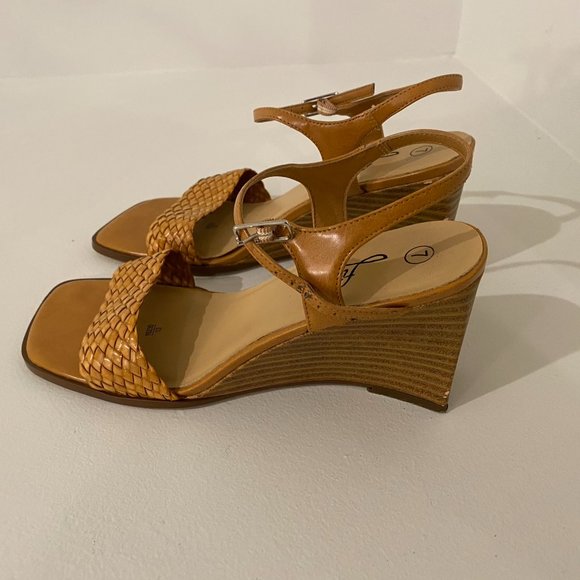 Fioni Womens Camel Wvn Vamp Wedge Size 7 - Picture 4 of 10